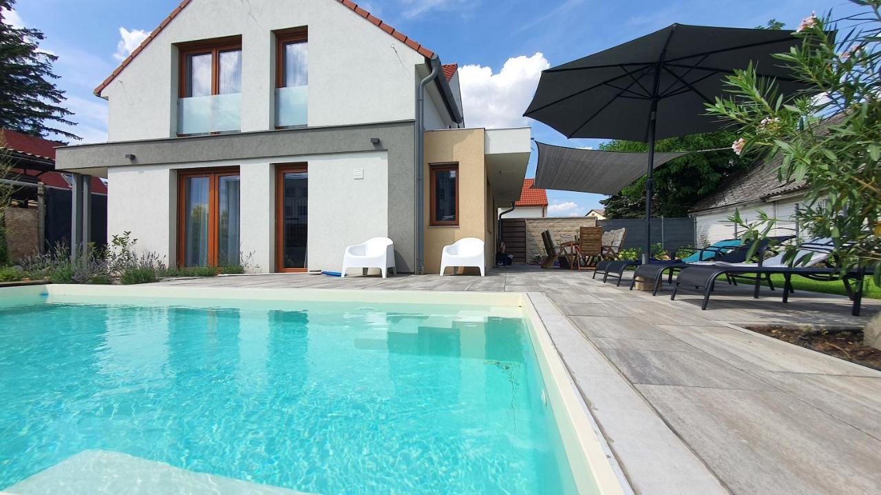 Velence Lakeside Pool House エクステリア 写真